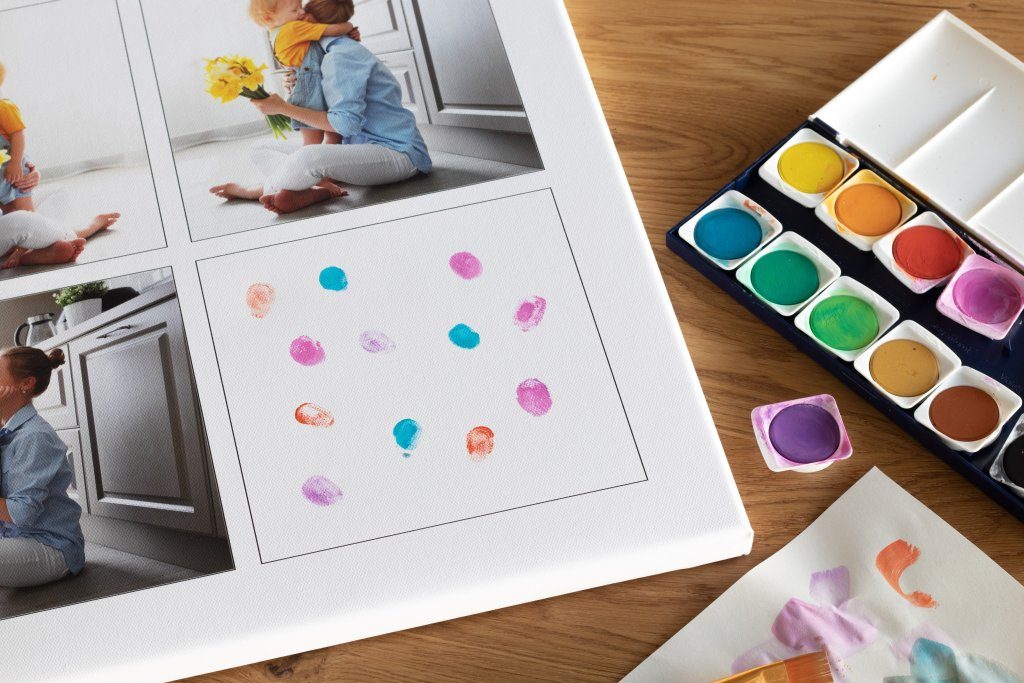 Lapsen sormenjäljet canvas-taulussa Lapsen sormenjäljet canvas-taulussa
