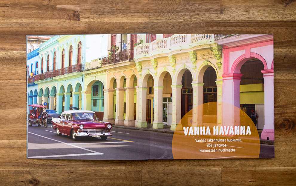 Kuvakirjan aukeama: vanha Havanna ja värikkäät talot Kuvakirjan aukeama: vanha Havanna ja värikkäät talot