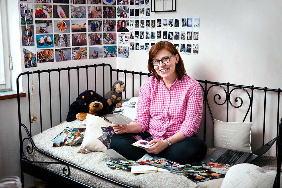 Mimmu Mannermaa selaa valokuvia Mimmu Mannermaa selaa valokuvia