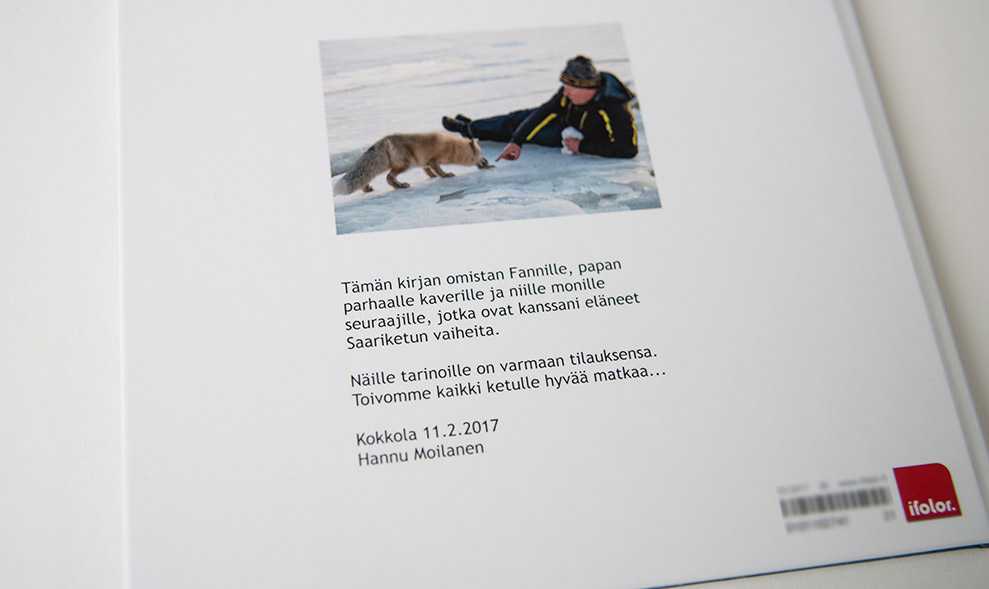 Saarikettu-kuvakirjan takakansi Saarikettu-kuvakirjan takakansi
