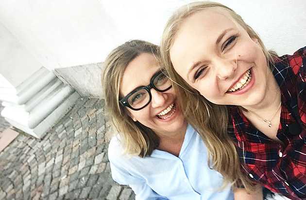 Selfie yläviistosta Selfie yläviistosta