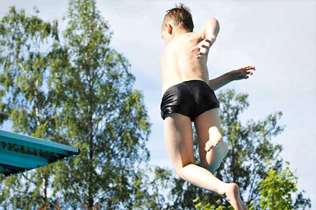 Liikekuva suoraan sivulta 2. Liikekuva suoraan sivulta