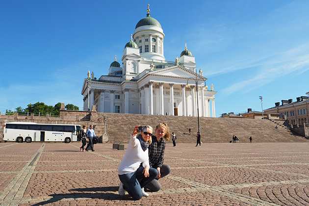Tuomiokirkko kuvaan koko komeudessaan Tuomiokirkko kuvaan koko komeudessaan
