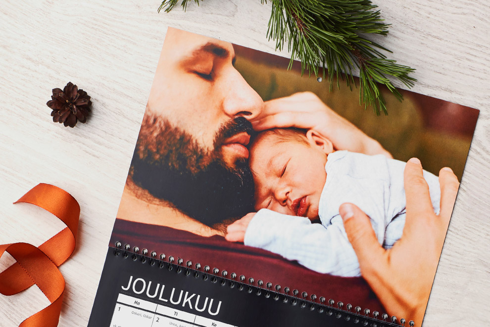 Kuukausikalenteri omista kuvista Kuukausikalenteri omista kuvista